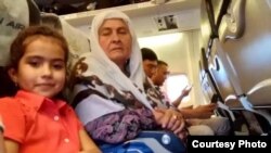 10-летняя Фотима Давлатова c бабушкой Гулиджамиламо Худойдодовой 