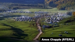 Екінші Дүниежүзілік көшпенділер ойыны кезіндегі этно-ауыл. Қыршын шатқалы, Ыстықкөл облысы, Қырғызстан. 9 қыркүйек 2016  жыл.