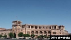 Здание правительства Армении на площади Республики в Ереване