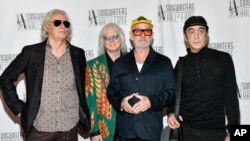 R.E.M. рок-тобунун мүчөлөрү. Архив