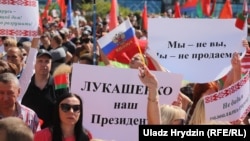 При цьому раніше білоруські видання повідомляли, що люди з регіонів скаржилися на те, що влада змушує їх брати участь у мітингу на підтримку Лукашенка під загрозою звільнення