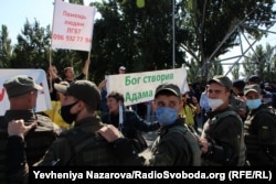 Бійці Національної гвардії під час охорони громадського поряду під час прайду в Запоріжжі