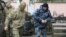 Украинского военного моряка доставляют в суд. Симферополь, 27 ноября 2018 года