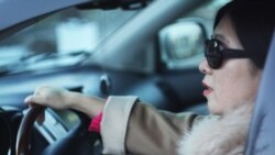 Aşgabatly zenanlar awtoulag sürmek hukugy ugrunda göreşini dowam etdirýärler