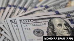 Доллары США. Иллюстративное фото. 