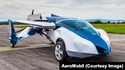 Словак инженери Штефан Клайндын "АэроМобиль–2.5" учма машинеси.