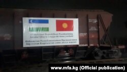 Өзбекстан Кыргызстанга азык-түлүк жардамын жөнөттү. 2020-жылдын 17-ноябры. 