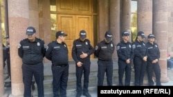 Armenia - Police officers guard the entrance to an Investigative Committee building in Yerevan where a number of priests were taken for questioning, October 15, 2025.