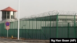 Кытайдагы «кайра тарбиялоочу» лагерлердин бири.