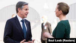 Блинкен жана Даниянын премьер-министри Метте Фредериксен. Копенгаген, 17-май 2021-жыл.