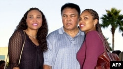 Muhammad Ali  qızları ilə