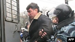 По мнению эксперта, кандидатам от демократической оппозиции до выборов добраться не дадут