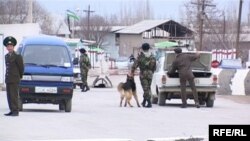 Баткен: Сохтогу өзбек чек ара бекети.