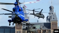 Голланди -- Iамеркан Цхьаьнатоьхначу Штатийн президент Обама Барак тIехь волу беракема ду Амстердамехь охьадуссуш, 24Заз2014