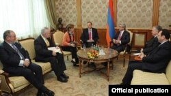 Մինսկի խմբի համանախագահները Երեւանում հանդիպում են Հայաստանի նախագահ Սերժ Սարգսյանի հետ, 3-ը մարտի, 2012թ.