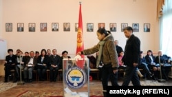 Бишкектеги №1215 добушканадагы эл аралык жана жергиликтүү байкоочулар, 30-октябр, 2011-жыл