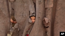 یک کودک مهاجر اخراج شده، آرشیف