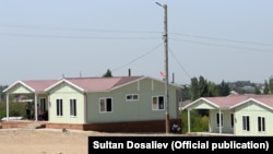 Максаттагы жаңы курулган үйлөр. 