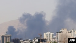 Так выглядае сталіца Ірану Тэгеран пасьля чарговага ўдару Ізраіля, 16 чэрвеня 2025