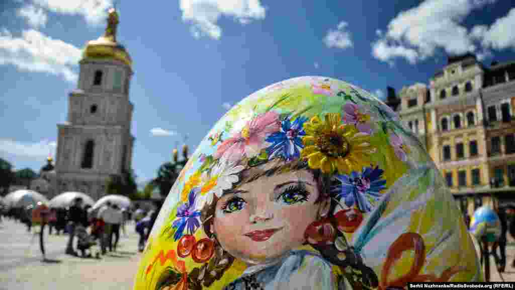 Загалом на участь у арт-перформансі &laquo;374 художника&raquo; подали 1240 заявок