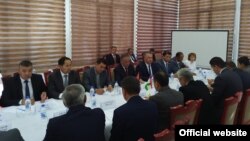 Кыргызстан менен Тажикстандын чек араны тактоо боюнча жумушчу топторунун жолугушуусу. 