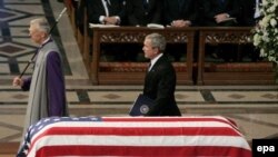 Гроб с останками Форда был перевезен и установлен в Национальном кафедральном соборе в Вашингтоне