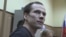 Ильдар Дадин во время судебного заседания