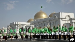 Парад перед президентским дворцом (иллюстративное фото)  