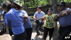 Кыргызстанда мурдагы бийликтин тушунда, 7-апрелге чейинки ыңкылапка чейин нааразылык акциялары күч менен таратылып турган.