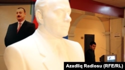 Шайлоого маркум президент Гейдар Алиев өзү да "көз салып" турду. Баку, 7-ноябрь 2010