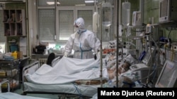 Йдеться про сайти InfoRos.ru, Infobrics.org і OneWorld.press, де між кінцем травня і початком липня були опубліковані більш ніж 150 статей, в яких пропагуються конспірологічні теорії