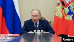 Законопроєкт, підготовлений російським урядом, вніс до Держдуми РФ Путін, про це стало відомо 8 вересня. Вже 17 вересня Держдума схвалила документ