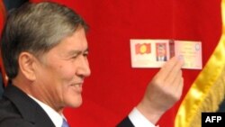 Атамбаев во время инаугурации, 1 декабря 2011 г.