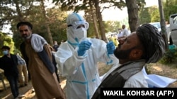 آرشیف - وزارت صحت عامه حکومت طالبان می گوید که موارد مثبت ویروس کرونا در افغانستان نسبت به یک پیش افزایش یافته است.