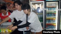 Студенты Казахского университета  имени аль-Фараби в студенческой столовой. Иллюстративное фото. 