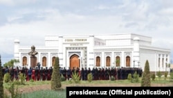 Horezmdäki özbek-türkmen Dostluk öýi.