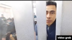 Блогер Отабек Саттори в Музрабадском районном суде по уголовным делам Сурхандарьинской области, 11 марта 2021 года.