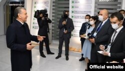 Өзбекстандын президенти Шавкат Мирзиеёв журналисттер менен. 2021-жыл. 