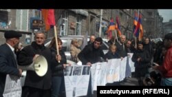 ԱԺ պատգամավոր Զարուհի Փոստանջյանը բողոքում է եղբոր ձերբակալության դեմ, արխիվային լուսանկար