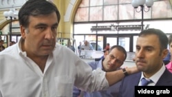 Михаил Саакашвили и Георгий Лорткипанидзе (справа). Архивная фотография