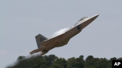 Pentagonul a precizat că obiectul neidentificat doborât în Canada a fost observat pentru prima dată în Alaska vineri seară.