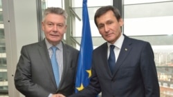 Türkmenistanyň daşary işler ministri Raşid Meredow (sagda) Ýewropa Komissiýasynyň agzasy Karel De Gucht. Brýussel. 9-njy aprel, 2013 ý. 