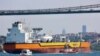 Танкер із сирою нафтою компанії «Роснефть» проходить через Босфор