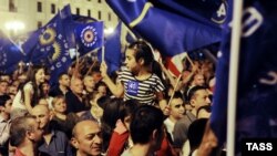 Прыхільнікі апазыцыі сьвяткуюць у Тбілісі перамогу