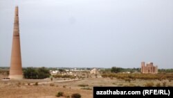 Минарет Гутлуг Тимур, Кёнеургенч  