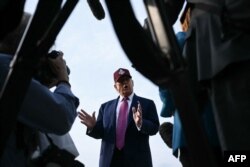 Президент США Дональд Трамп спілкується з журналістами на об'єднаній базі Ендрюс. 10 червня 2025 року