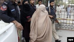 آرشیف، زنان مهاجر افغان و پولیس پاکستان