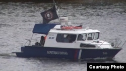 Катер берегової охорони Росії в річці Нарва, листопад 2025 року