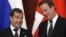 Orsýetiň prezidenti Dmitriý Medwedew (çepde) Britaniýanyň premýer-ministrli Deýwid Kameron bilen duşuşýar, Moskwa, 12-nji sentýabr.