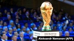 Ҷоми ҷаҳонии футбол қабл аз оғози саёҳат дар Маскав дар рӯзи 1-уми декабри соли 2017